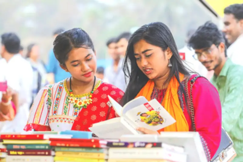 ঈদের আমেজে বইমেলায় পাঠকের স্বস্তি, প্রকাশকদের চ্যালেঞ্জ