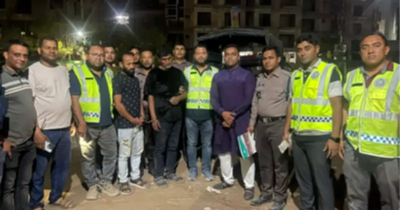 দুদক মহাপরিচালকের ছিনতাই হওয়া আইফোন উদ্ধার, দুই ছিনতাইকারী গ্রেপ্তার