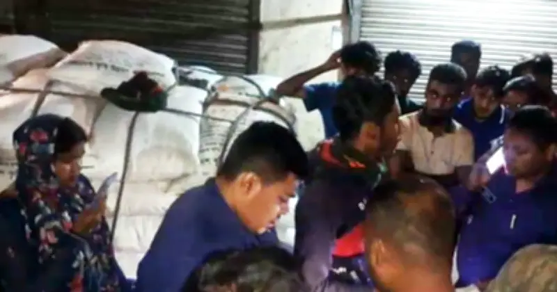 যশোরের অভয়নগরে সার পাচার রুখে ৫৬ বস্তা সরকারি সার জব্দ, আটক ১