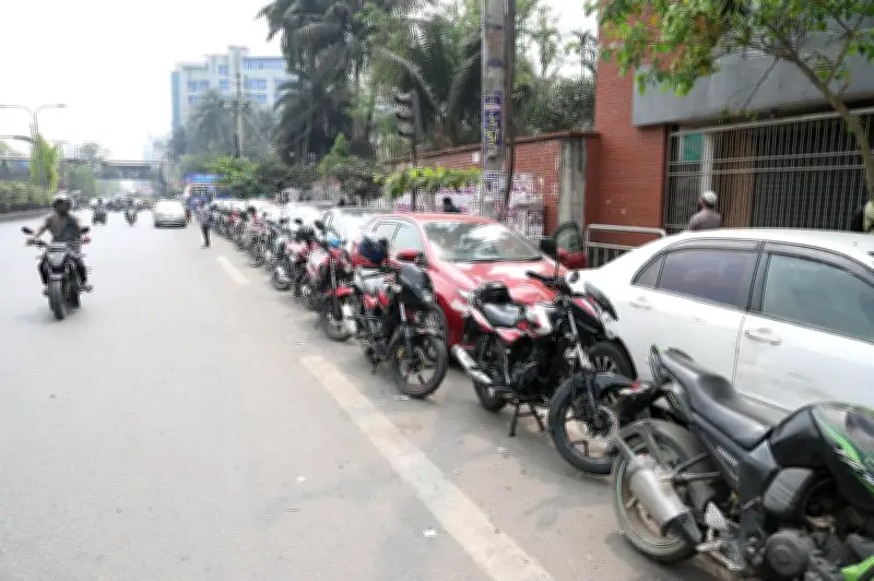 জ্বালানি তেল সংকটে রাজধানীসহ সারাদেশে দীর্ঘ লাইন, শিল্প উৎপাদন ব্যাহত