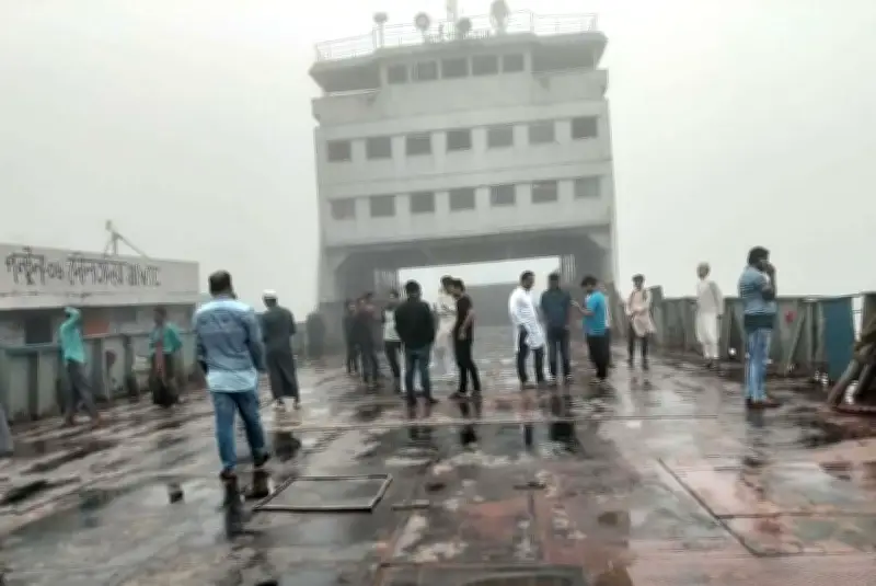 ঘন কুয়াশায় দৌলতদিয়া-পাটুরিয়া নৌপথে ফেরি চলাচল তিন ঘণ্টা ব্যাহত