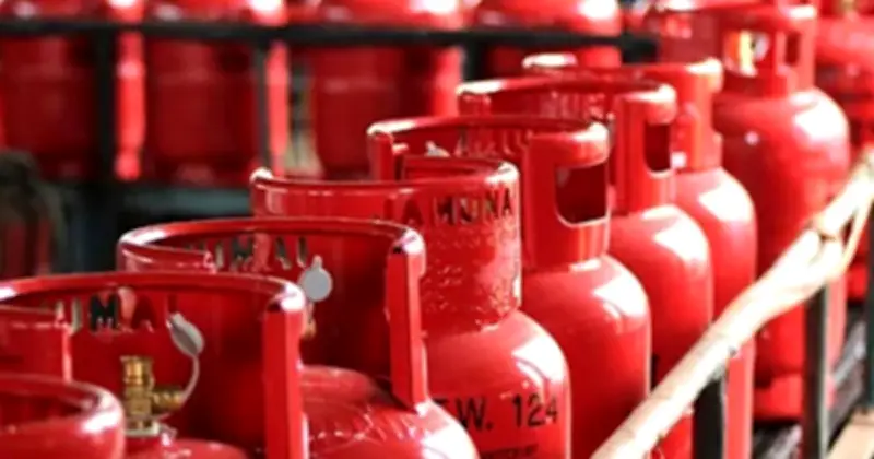 এলপি গ্যাসের দাম বাড়ানোর প্রস্তাব: সাড়ে ১২ কেজির দাম হতে পারে ১২৩৫ টাকা