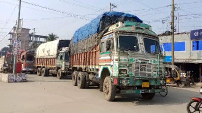 ভোমরা বন্দরে ঈদের দীর্ঘ ছুটি, পণ্য পরিবহন বন্ধ; পুলিশের ৫ অতিরিক্ত আইজিপি চাকরি হারালেন