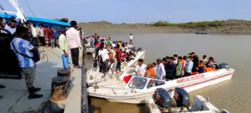 জ্বালানি সংকটে সন্দ্বীপ-চট্টগ্রাম রুটে স্পিডবোট চলাচল বন্ধ, যাত্রীদের ভোগান্তি