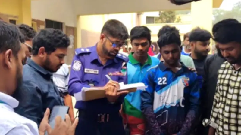 মেহেরপুরে সড়ক দুর্ঘটনায় নিহত ১, আহত ৩; রিহানার বাড়িতে গুলিবর্ষণে গ্রেপ্তার এক নারী