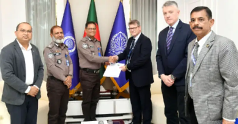 ইইউ নির্বাচন পর্যবেক্ষক দলের সঙ্গে আইজিপির সাক্ষাৎ, বাংলাদেশ পুলিশের প্রশংসা