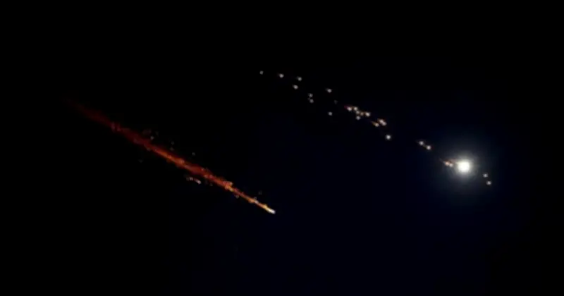 ইরানের ক্ষেপণাস্ত্র হামলায় ইসরাইলে বিস্ফোরণ, দু'জন গুরুতর আহত