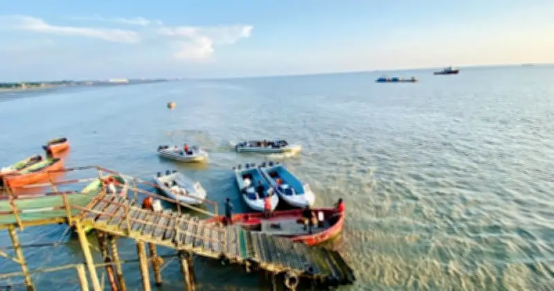 জ্বালানি সংকটে চট্টগ্রাম-সন্দ্বীপ রুটে স্পিডবোট চলাচল বন্ধ, যাত্রীদের ভোগান্তি