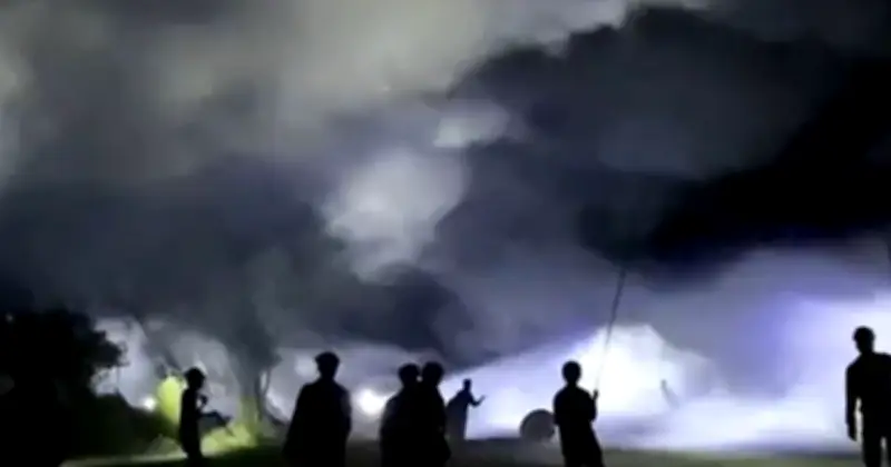 মাদারীপুরে আধিপত্যের দ্বন্দ্ব: টর্চ লাইট জ্বালিয়ে হাতবোমার সংঘর্ষে আহত চারজন