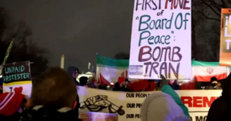 ট্রাম্পের যুদ্ধ নীতিতে আমেরিকায় রাজনৈতিক ফাটল, শান্তির নোবেল দাবি থেকে যুদ্ধের প্রেসিডেন্ট