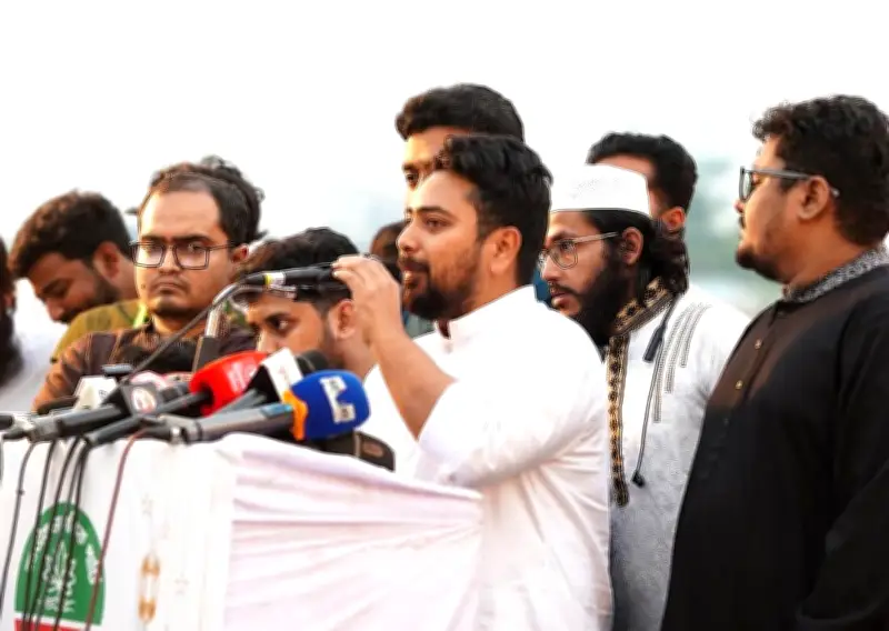 খুলনায় এনসিপির ইফতারে নাহিদ ইসলামের বক্তব্য: জুলাই গণ-অভ্যুত্থানের বৈধতা নিয়ে প্রশ্ন