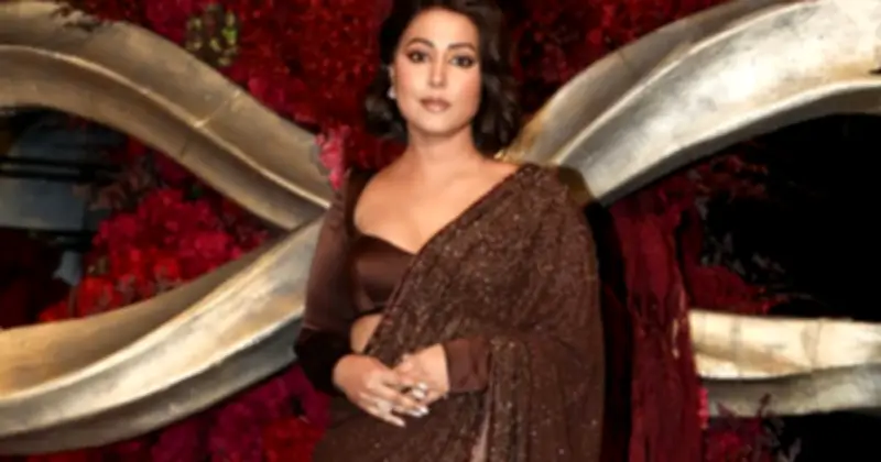 ইফতার পার্টিতে ভক্ত-ফটোগ্রাফারদের ভিড়ে বিড়ম্বনায় হিনা খান, নিজেই নিয়ন্ত্রণ নেন