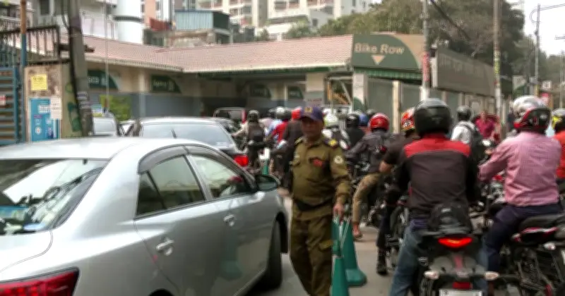 রাইড শেয়ারিং মোটরসাইকেলের জন্য দৈনিক ৫ লিটার পেট্রোল কোটা ঘোষণা করেছে বিপিসি