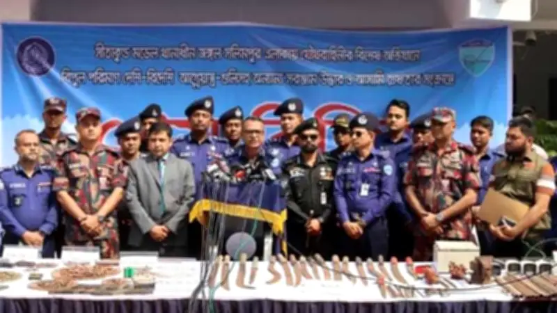 জঙ্গল সলিমপুরে যৌথবাহিনীর অভিযান: ২২ আটক, অস্ত্র উদ্ধার ও সন্ত্রাসী পালানোর ঘটনা