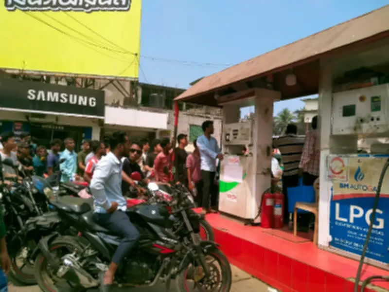 রাঙামাটিতে জ্বালানি তেল সংকট: ফিলিং স্টেশনগুলোতে বিক্রি বন্ধ, মোটরসাইকেল ও নৌযান চালকরা বিপাকে