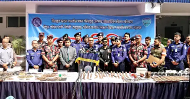 সীতাকুণ্ডের জঙ্গলে যৌথ বাহিনীর অভিযানে ২২ আটক, বিপুল অস্ত্র উদ্ধার