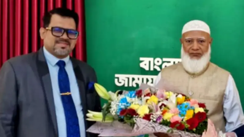 বাংলাদেশে রাজনৈতিক ও আন্তর্জাতিক সংকট: জামায়াত উপদেষ্টা বরখাস্ত, ইরানের হুমকি, ডিইউ লিঞ্চিং