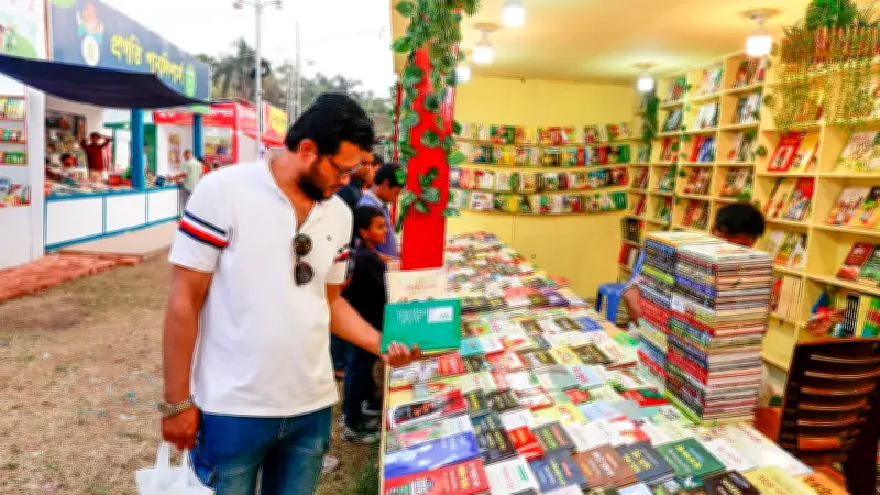 অমর একুশে বইমেলায় বিজ্ঞান ও কল্পনার মেলবন্ধন: সাতটি উল্লেখযোগ্য বই