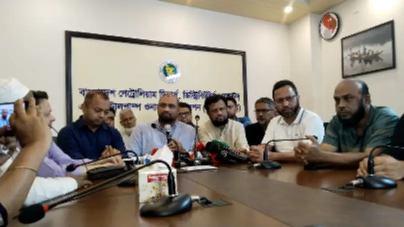 সিলেটে জ্বালানি সংকট: ফিলিং স্টেশনের মালিকরা ডিপো থেকে তেল নেওয়া বন্ধ রাখার ঘোষণা