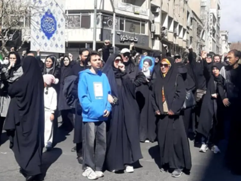 ইরানের রাজধানীতে যুদ্ধবিমানের হামলার মধ্যেও জনজীবন স্বাভাবিক, শোকসভায় প্রতিশোধের প্রত্যয়