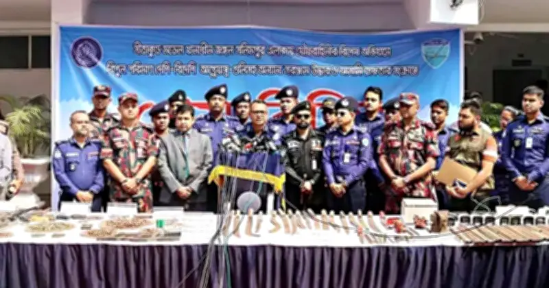 সীতাকুণ্ডে যৌথ অভিযানে বিপুল অস্ত্র উদ্ধার, তিন মামলায় ২২ জন গ্রেপ্তার