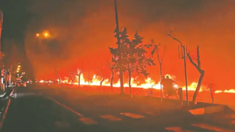 ইরানের টিকে থাকার যুদ্ধ: দীর্ঘস্থায়ী সংঘাতে কৌশলী পদক্ষেপ ও ভবিষ্যৎ অনিশ্চয়তা