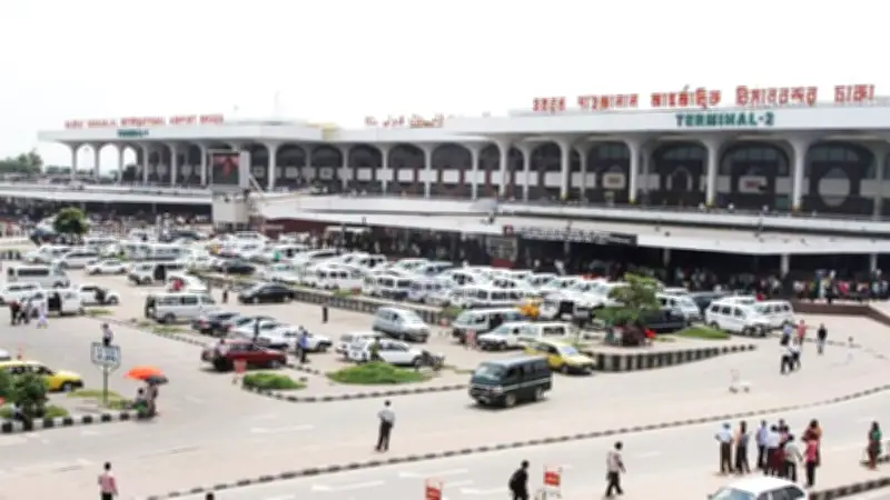 ইরান-ইসরায়েল যুদ্ধের প্রভাব: বিমানবন্দরে ফ্লাইট বাতিল, হরমুজ প্রণালিতে সিদ্ধান্ত