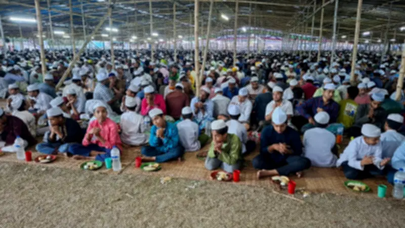 সাতক্ষীরার কালীগঞ্জে নলতা আহ্ছানিয়া মিশনে একসঙ্গে ছয় হাজার মানুষের ইফতার মাহফিল