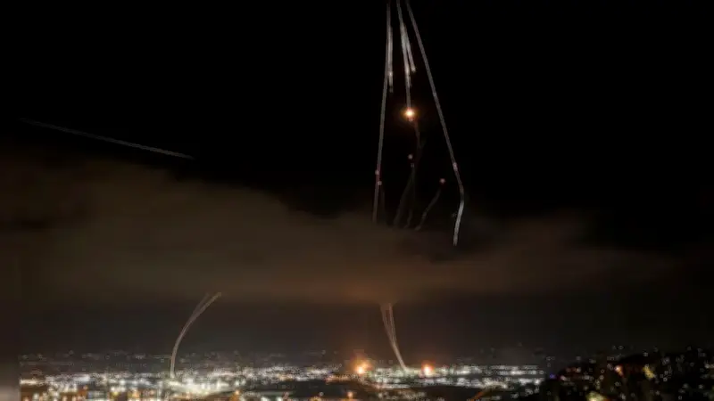 মধ্যপ্রাচ্যে উত্তেজনা: ইরানে ইসরায়েলি হামলায় ৪ কূটনীতিক নিহত, নেতানিয়াহুর ভিডিও বার্তা