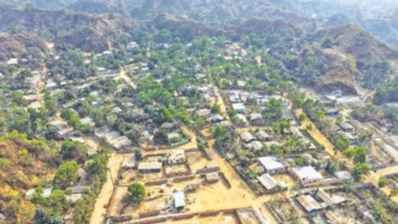 চট্টগ্রামের সীতাকুণ্ডে পাহাড় কেটে অবৈধ বসতি, গ্রেপ্তার-আতঙ্কে এলাকায় পুরুষদের অনুপস্থিতি