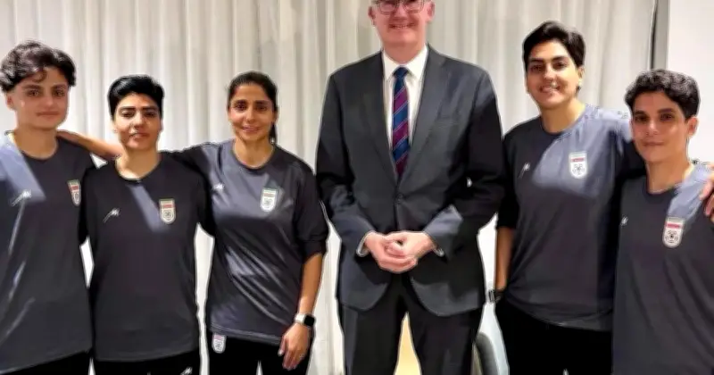 ইরানের নারী ফুটবলারদের আশ্রয় নেওয়ার ঘটনায় চাঞ্চল্য: একজন সদস্যের মন পরিবর্তনে নিরাপদ বাড়ি থেকে সরিয়ে নেওয়া