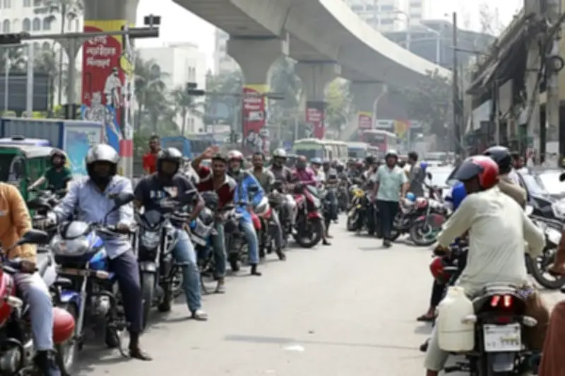বিপিসি বিভাগীয় শহরে জ্বালানি তেল সরবরাহ বাড়াল, ফিলিং স্টেশনে লম্বা লাইন কমবে