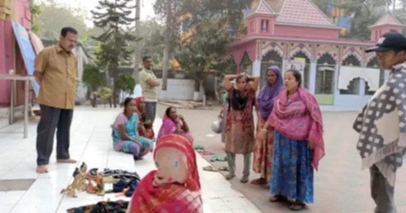 সাতক্ষীরায় মায়ের বাড়ি মন্দিরে চুরি: স্বর্ণালংকার ও নগদ টাকা লুট, দুই দিনে দ্বিতীয় ঘটনা