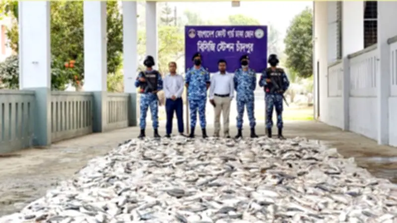 মেঘনায় জাটকা অভিযানে ১২৭ মণ মাছ জব্দ, ১০ জেলে আটক; ঢাকা-ময়মনসিংহ মহাসড়ক অবরোধ