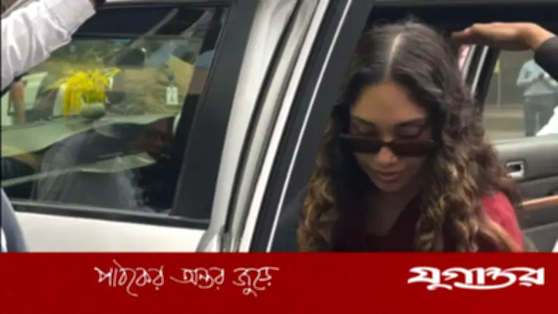 জাইমা রহমানের উপস্থিতিতে বাংলাদেশ-পাকিস্তান ক্রিকেট ম্যাচ শুরু