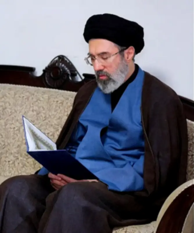 ইরানের নতুন সর্বোচ্চ নেতা মোজতবা খামেনির নীরবতা: আহত হওয়ার শঙ্কা ও বিপ্লবী গার্ডের প্রভাব