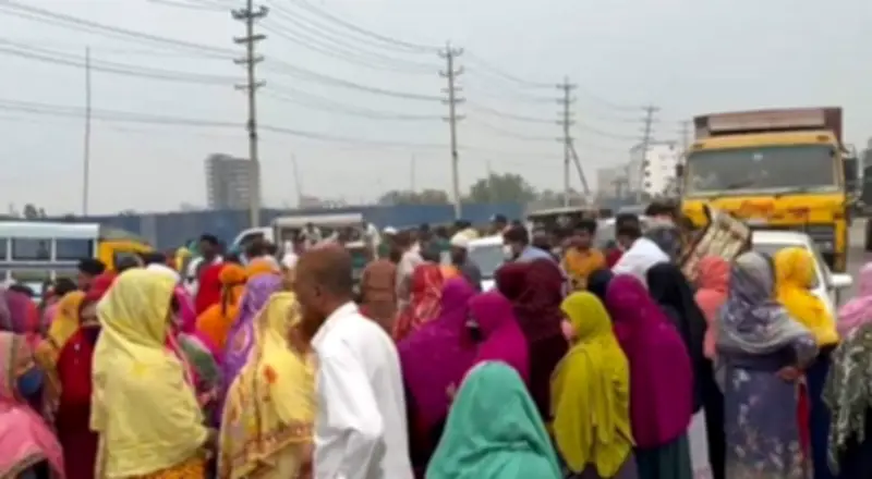 নারায়ণগঞ্জের রূপগঞ্জে বকেয়া বেতনের দাবিতে ঢাকা-সিলেট মহাসড়ক অবরোধ, যানজটে ভোগান্তি