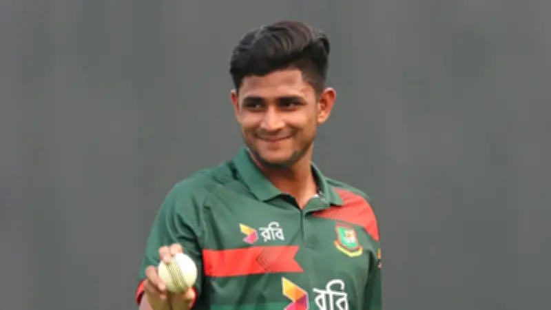 নাহিদ রানার ঐতিহাসিক ৫ উইকেটে পাকিস্তানের ব্যাটিং ধ্বস, বাংলাদেশের জয়