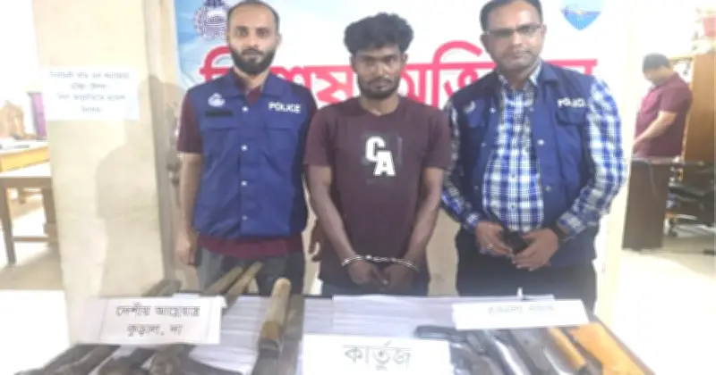 হাটহাজারীতে পুলিশি অভিযানে উদ্ধার চারটি দেশীয় বন্দুক ও ধারালো অস্ত্র