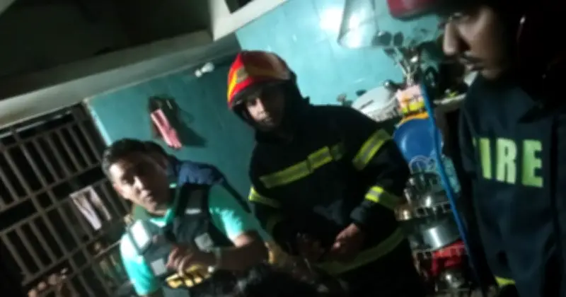 ধামরাইয়ে গ্যাস বিস্ফোরণে গৃহবধূর মৃত্যু, স্বামী-সন্তানরা দগ্ধ