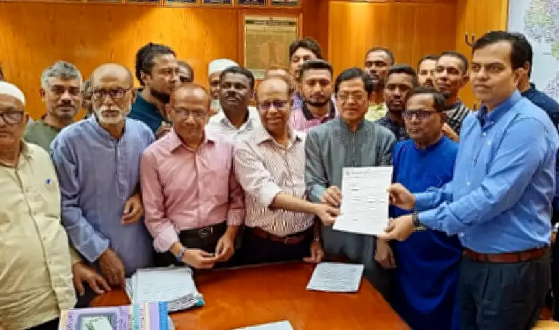 বরিশালের উন্নয়ন দাবিতে প্রধানমন্ত্রীকে স্মারকলিপি: নৌ, বিমান ও সড়ক প্রকল্পের জরুরি বাস্তবায়ন চাওয়া