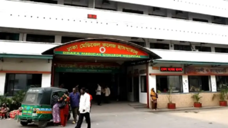 রাজধানীতে ট্রাকের ধাক্কায় স্কুলশিক্ষার্থী নিহত, লঞ্চে কলেজছাত্রী ধর্ষণ ও ঢাবি অধ্যাপক গ্রেপ্তার