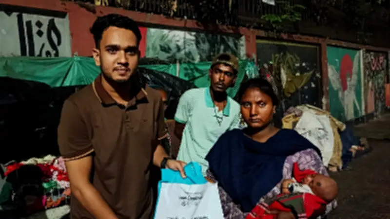 ঢাবি বন্ধুসভার 'সহমর্মিতার ঈদ': সুবিধাবঞ্চিতদের মাঝে ঈদ উপহার বিতরণ