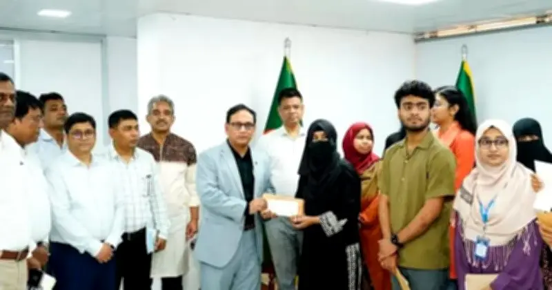 রাজশাহীতে দরিদ্র মেধাবীদের জন্য ১৫৭ শিক্ষার্থী পেলেন সিটি কর্পোরেশনের বৃত্তি