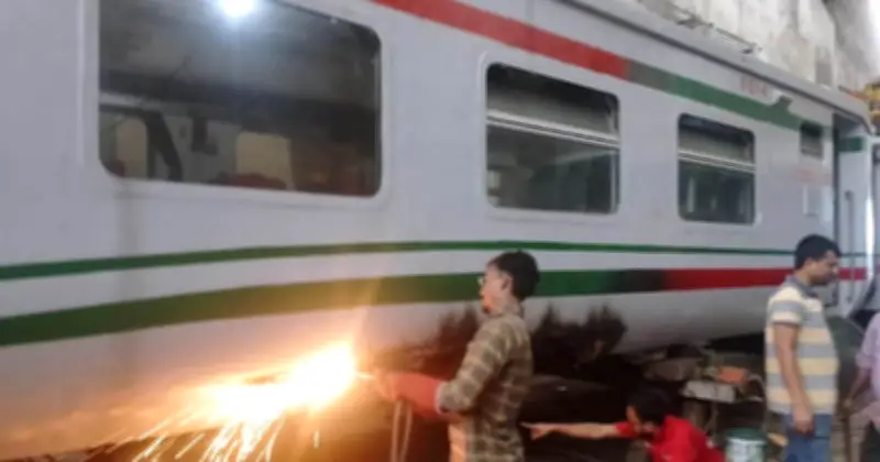 ঈদযাত্রায় যাত্রীদের ভোগান্তি কমাতে চট্টগ্রামে ১২২টি বগি মেরামত, চলছে বিশাল কর্মযজ্ঞ