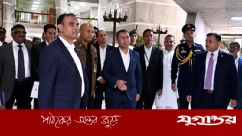 ত্রয়োদশ সংসদের প্রথম অধিবেশনে যোগ দিতে প্রধানমন্ত্রী তারেক রহমানের জাতীয় সংসদ ভবনে পৌঁছানো