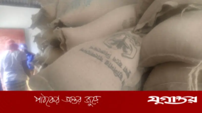 লক্ষ্মীপুরে ভিজিএফ চালের বস্তায় শেখ হাসিনার স্লোগান, বিতর্কের সৃষ্টি