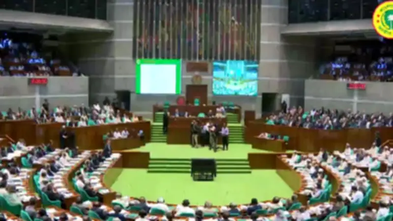 সংসদে মাইক বিভ্রাট ও শোকপ্রস্তাব, বাজারে স্বর্ণের দাম কমলো