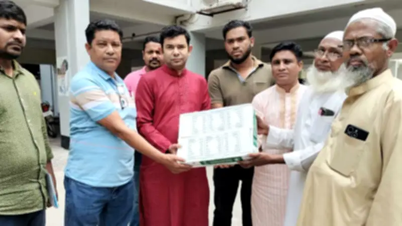 বাংলাদেশে সৌদি খেজুর বিতরণ ও সংসদকে কার্যকর করার আহ্বান