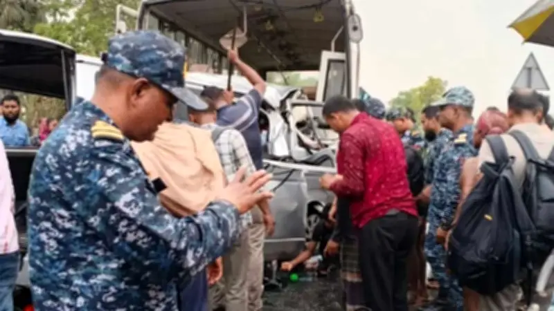 বাগেরহাটে বাস-মাইক্রোবাস সংঘর্ষে ১২ নিহত, দুর্নীতি ও যুদ্ধাপরাধের খবরে উত্তাল দেশ